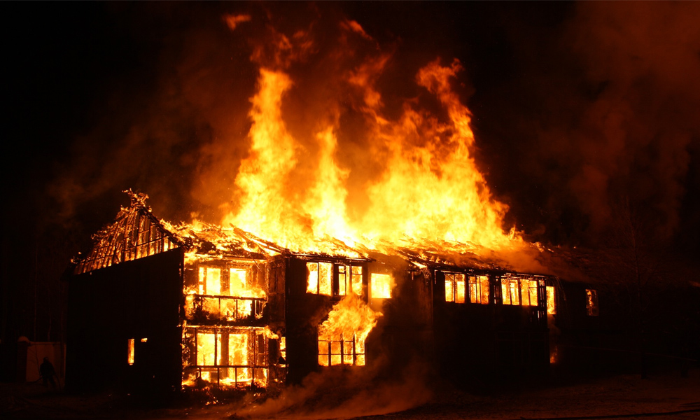 నిజామాబాద్ జిల్లాలో భారీ అగ్నిప్రమాదం.. సూపర్ మార్కెట్ లో భారీ నష్టం..!