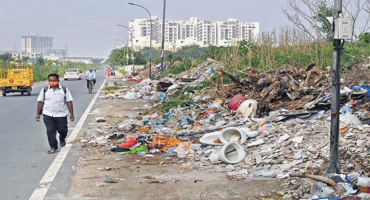 ఇంటి ముందే చెత్త.. పరువు పోతున్నా వైసీపీ సర్కార్ తీరు మారదా?