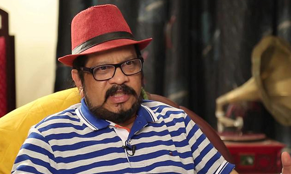 చిరంజీవి రజనీకాంత్ వంటి హీరోలను ఎవరు ఏం పీకలేరు.. ?