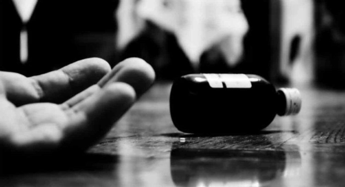 పట్నంలో కాపురం పెట్టాలని పోరు పెట్టిన భార్య… మనస్థాపంతో ఆత్మహత్య చేసుకున్న భర్త..!