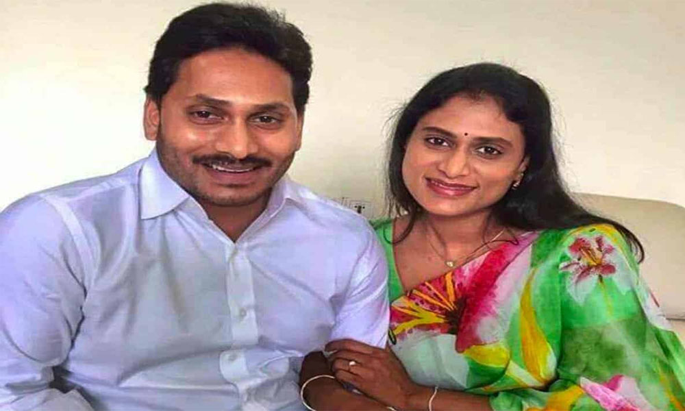 మాటల్లేవ్ మాట్లాడుకోవడాల్లేవ్.. జగన్ షర్మిల మధ్య గ్యాప్ నిజమేగా?