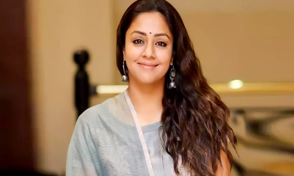 చంద్రముఖి సినిమాలో ముందుగా అవకాశం వచ్చింది జ్యోతికకు కాదా.. మరెవరికంటే?