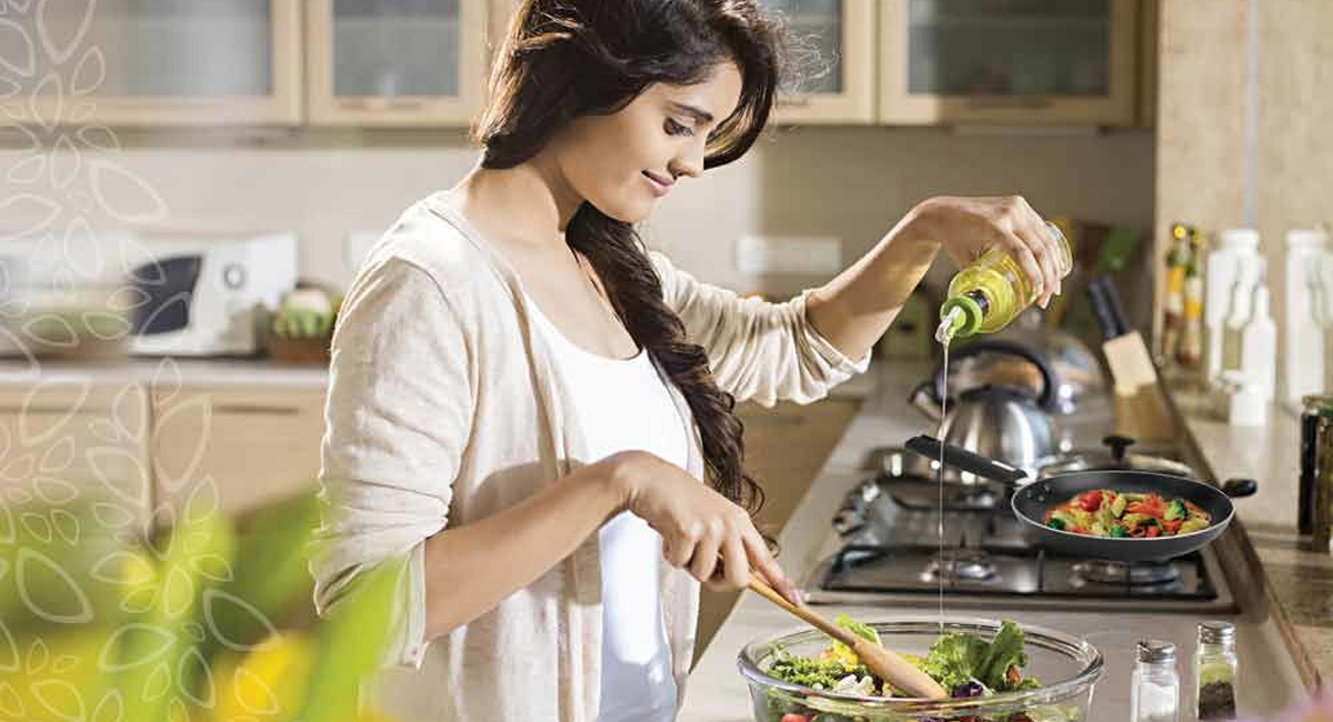 వంటింట్లో ఇల్లాలు ఇవి పాటించకుంటే ఏం జరుగుతుందో చూడండి..