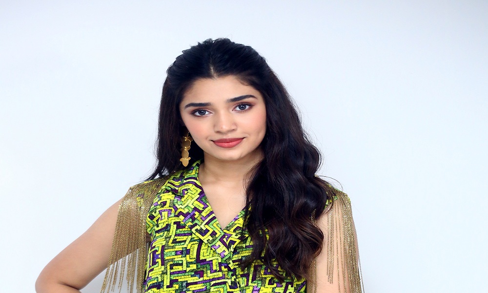 ఇండస్ట్రీ టాక్ : కృతి శెట్టికి ఎసరు పెడుతున్న లేటెస్ట్ యంగ్ బ్యూటీ.!