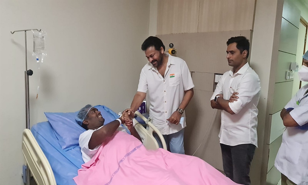 ప్రాణాపాయంలో మెగాభిమాని.. అండగా నిలిచిన మెగాస్టార్ చిరంజీవి