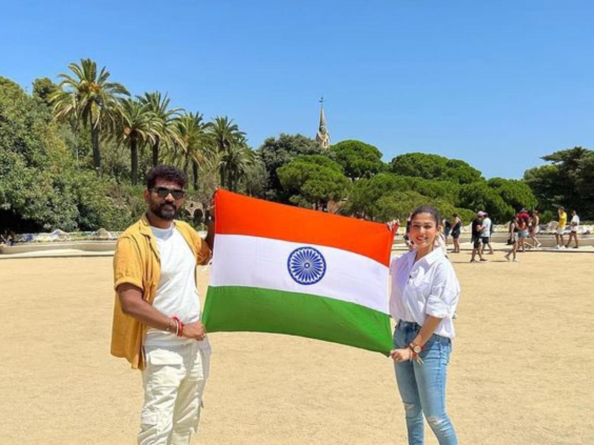 విదేశాలలో త్రివర్ణ పతాకంతో సందడి చేసిన స్టార్ కపుల్.. వైరల్ అవుతున్న ఫోటోలు!