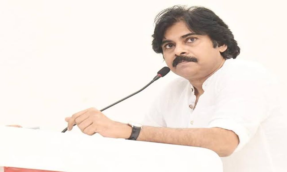 అభిమానుల వల్లే నష్టపోతున్న పవన్ కళ్యాణ్.. వాటిని కూడా సమర్థిస్తారా?