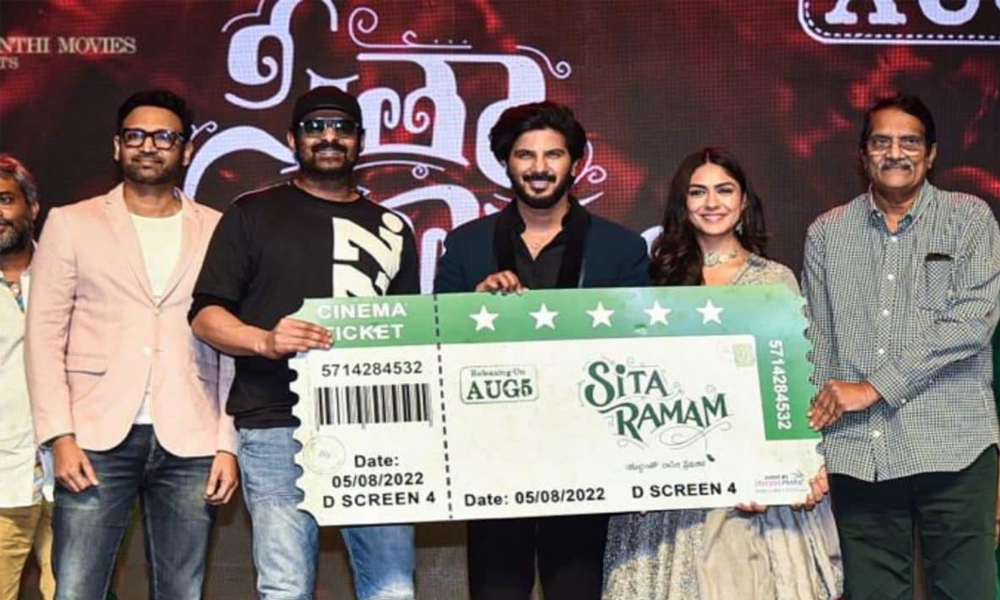 ట్విట్టర్ రివ్యూ : “సీతా రామం” అనుకున్న హైప్ ని అందుకుందా లేదా??