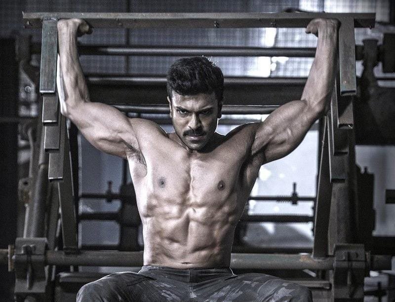 బిగ్ క్లారిటీ : చరణ్, పవన్ డైరెక్టర్ తో కాదు ఈ డైరెక్టర్ తో సినిమా అట..!