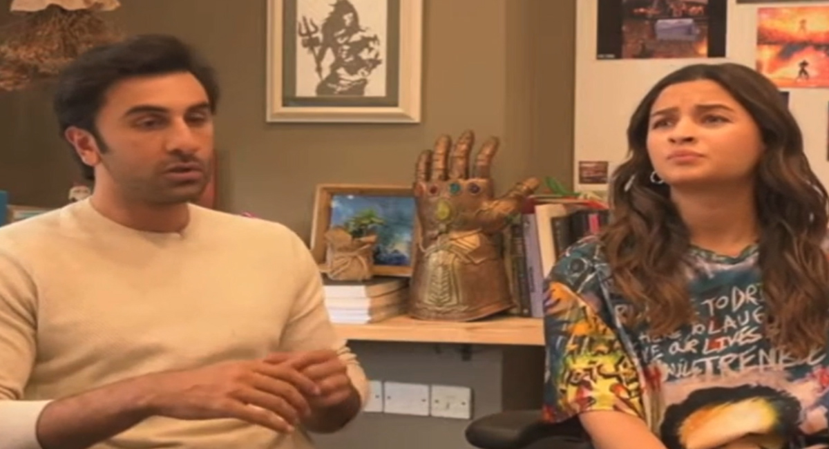 సొంత భార్యపై బాడీ షేమింగ్ చేసిన నటుడు రణబీర్.. బుద్ధుందా అంటూ ఏకీపారేస్తున్న నెటిజన్స్?