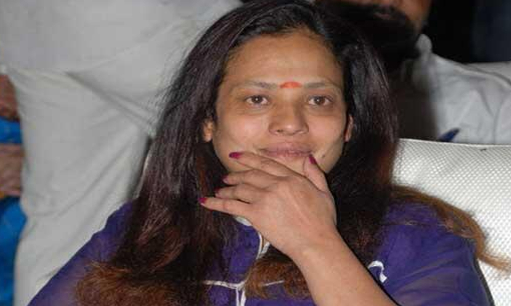 ఏఎన్ఆర్ ముందే కాలేజీ కుర్రాడిని ఈడ్చి తన్నిన డిస్కో శాంతి?