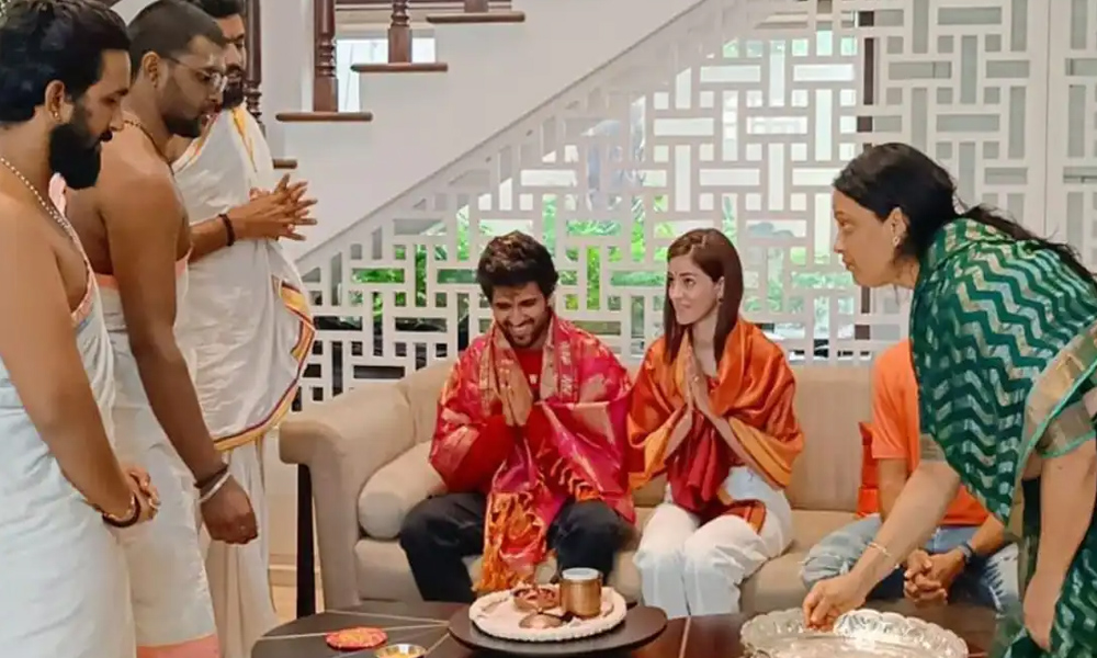 విజయ్ దేవరకొండ ఇంట్లో ప్రత్యేక పూజలు.. దిష్టి తగలకుండా రక్షణ దారాలు..?