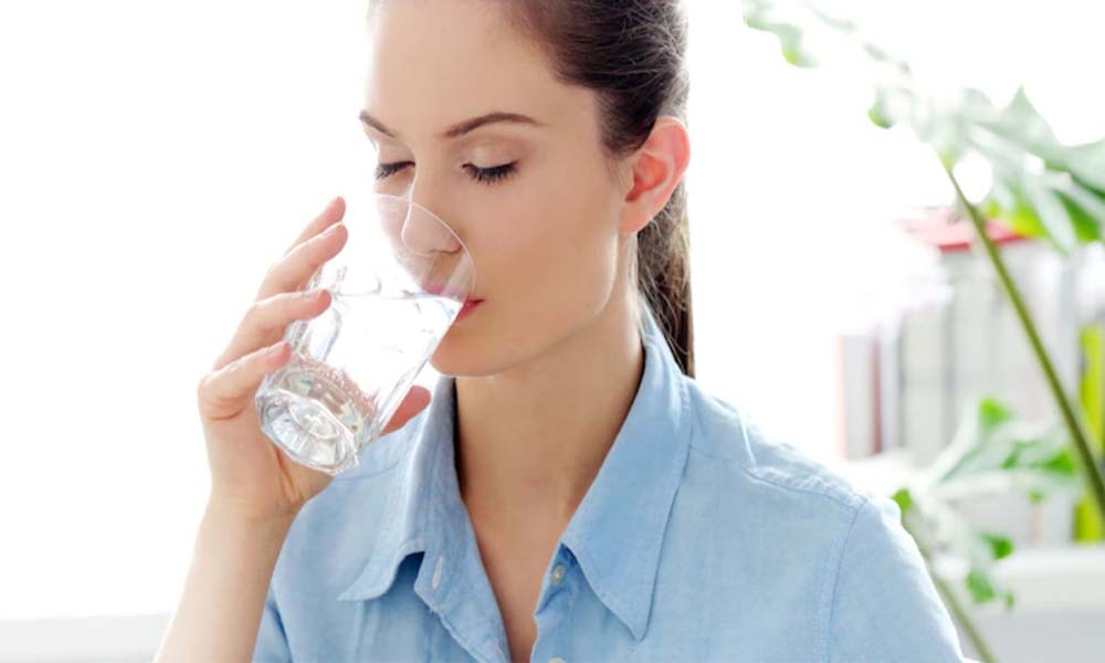 దాహం వేసిన ప్రతిసారి నీళ్లకు బదులు ఎక్కువగా కూల్ డ్రింక్స్ ఫ్రూట్ జ్యూస్ తాగుతున్నారా… జర జాగ్రత్త!