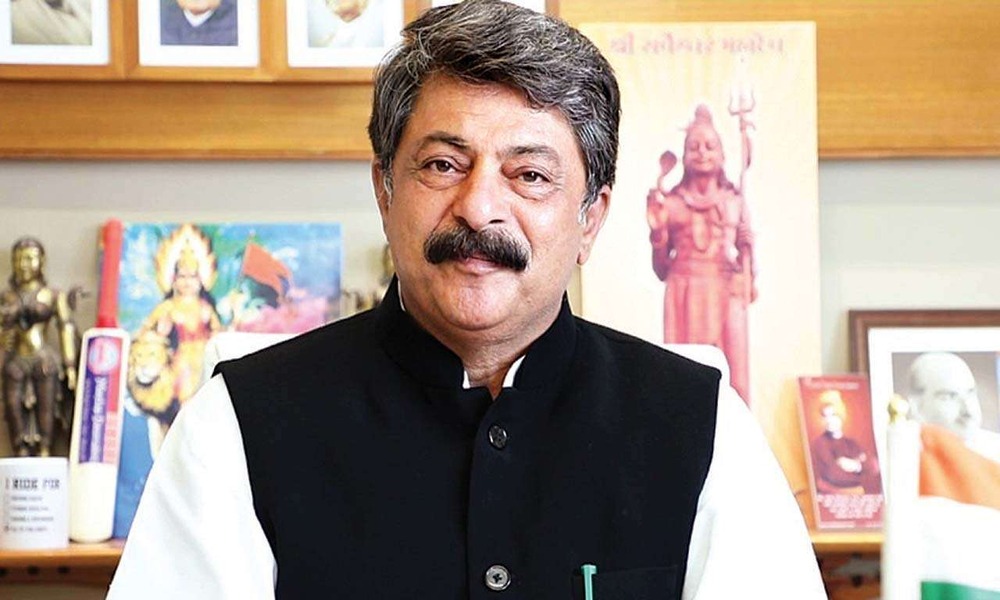 మర మనిషిగా స్పీకర్.! నిజమే.. తప్పేముందిట.?