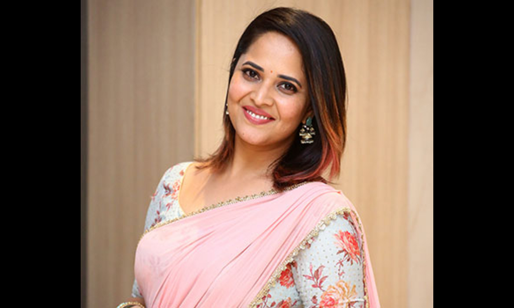 నోటి దురుసుతో కెరీర్ ని పాడుచేసుకుంటున్న అనసూయ