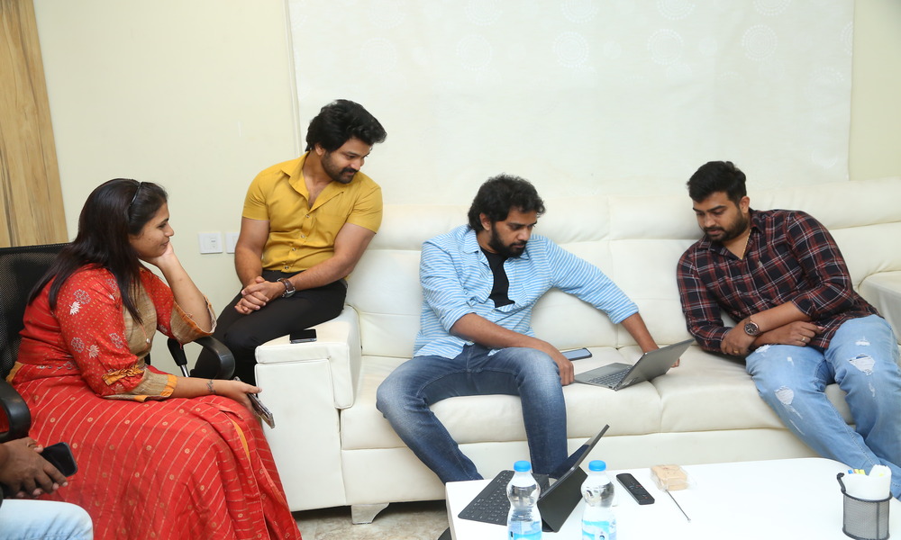 ‘లక్కీ లక్ష్మణ్’ చిత్రంలోని “ఓ మేరీ జాన్” సాంగ్ కార్తికేయ  డైరెక్టర్ చందు మొండేటి చేతుల మీదుగా విడుదల అయినది.