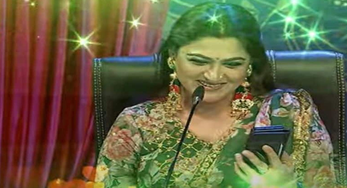 దర్శకుడితో ప్రేమలో పడిన కుష్బూ.. అందరి ముందు ప్రేమ విషయాన్ని బయట పెట్టేసిందిగా…!