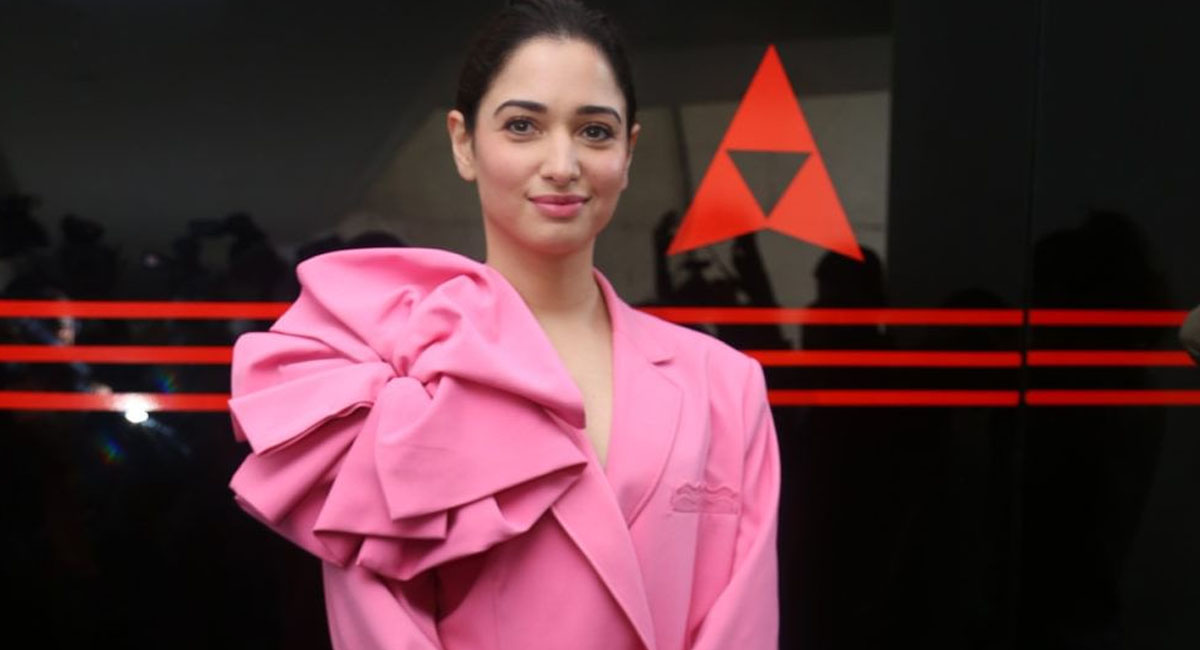 నాక్కూడా అవార్డు రావాలని భగవంతుని ప్రార్థిస్తున్నా.. తమన్నా కామెంట్స్ వైరల్!