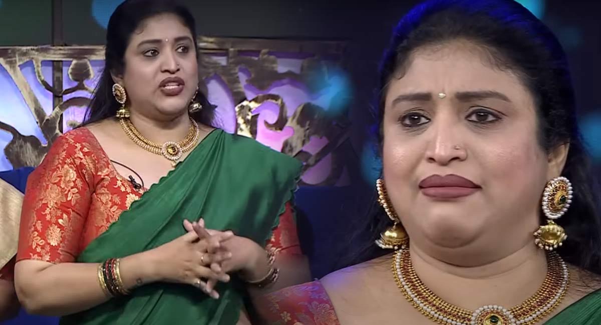 కూతుర్లు గురించి చెబుతూ.. అందరిముందు కంటతడి పెట్టుకున్నారు కార్తీక దీపం భాగ్యం?