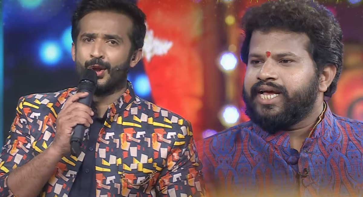 ఎటు వెళ్ళాలో తెలియక ఛానళ్ళన్ని తిరగేస్తున్నావ్… అందరి ముందు రవి పరువు తీసిన ఆది..!