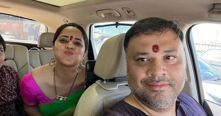 ఎన్నాళ్లకు మెడలో అది కనిపించింది అనసూయ.. మరోసారి అనసూయ పై మొదలైన ట్రోలింగ్స్?