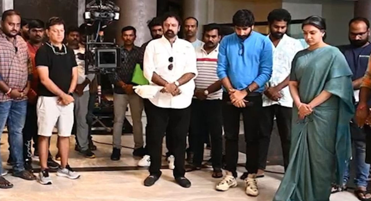 సినిమా షూటింగ్ ను నిలిపివేసి టర్కీలో కృష్ణంరాజుకు నివాళులు అర్పించిన బాలయ్య?