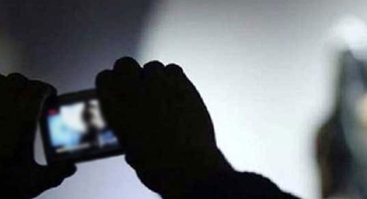 మహిళ మోజులో లక్షల పోగొట్టుకున్న యువకుడు… చివరికి ఏమైందంటే?