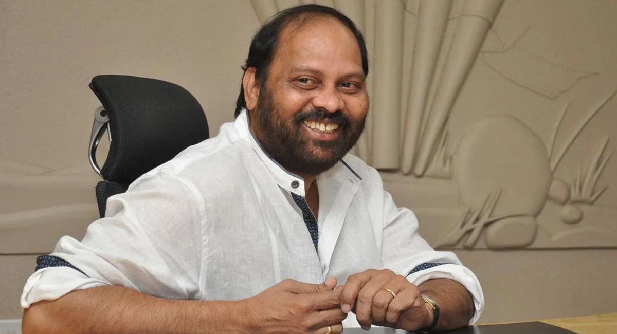 సౌందర్య, దివ్యభారతి ల గురించి షాకింగ్ విషయాలు బయటపెట్టిన నిర్మాత అడ్డాల!