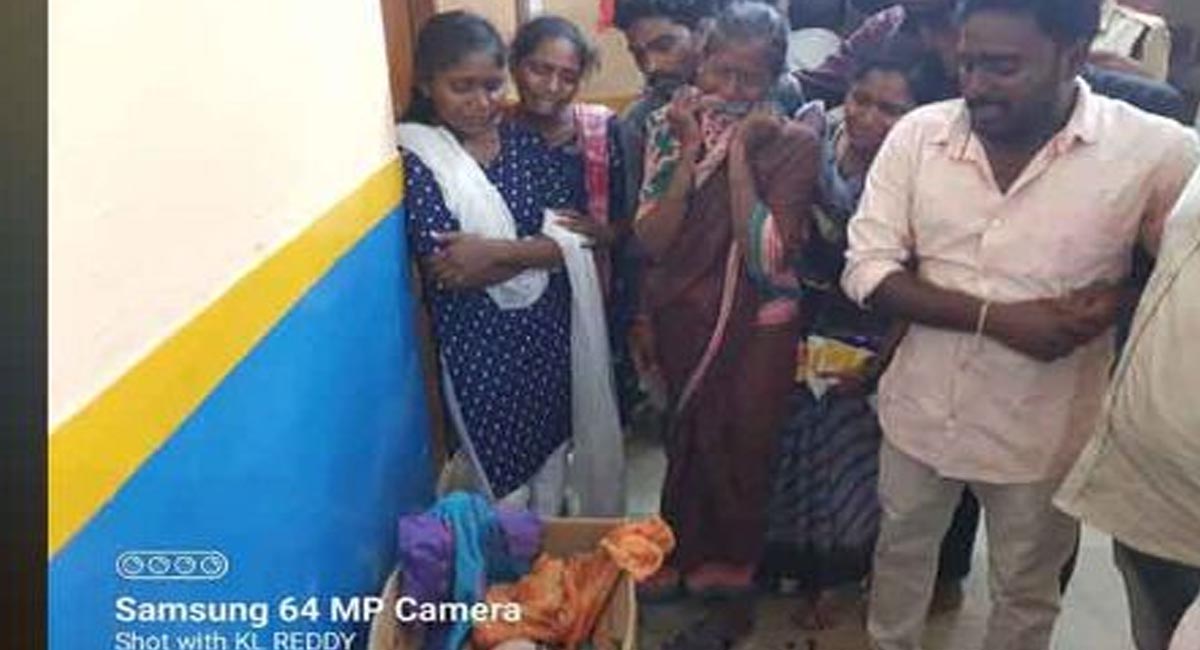 నిండు గర్భిణి పట్ల వైద్యుల నిర్లక్ష్యం.. పురిటిలోనే ప్రాణాలు కోల్పోయిన శిశువు…!