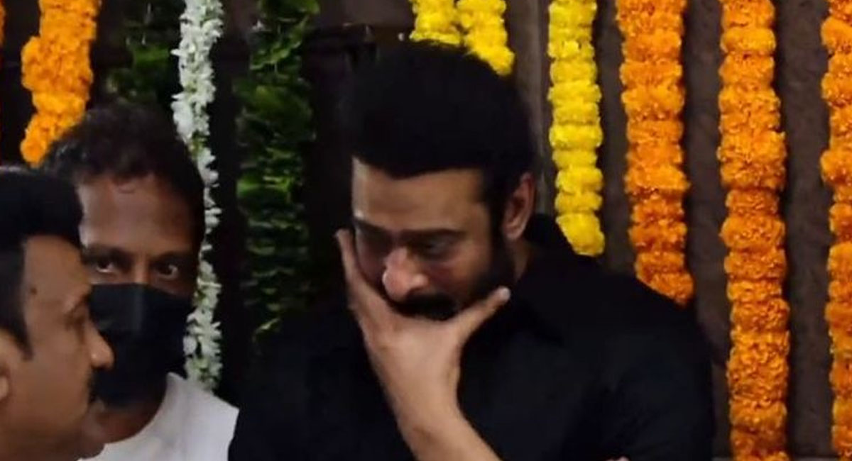 12 ఏళ్ల తర్వాత సొంతూరికి వెళ్తున్న ప్రభాస్.. పెదనాన్న కోసమే మొగల్తూరు పయనం?