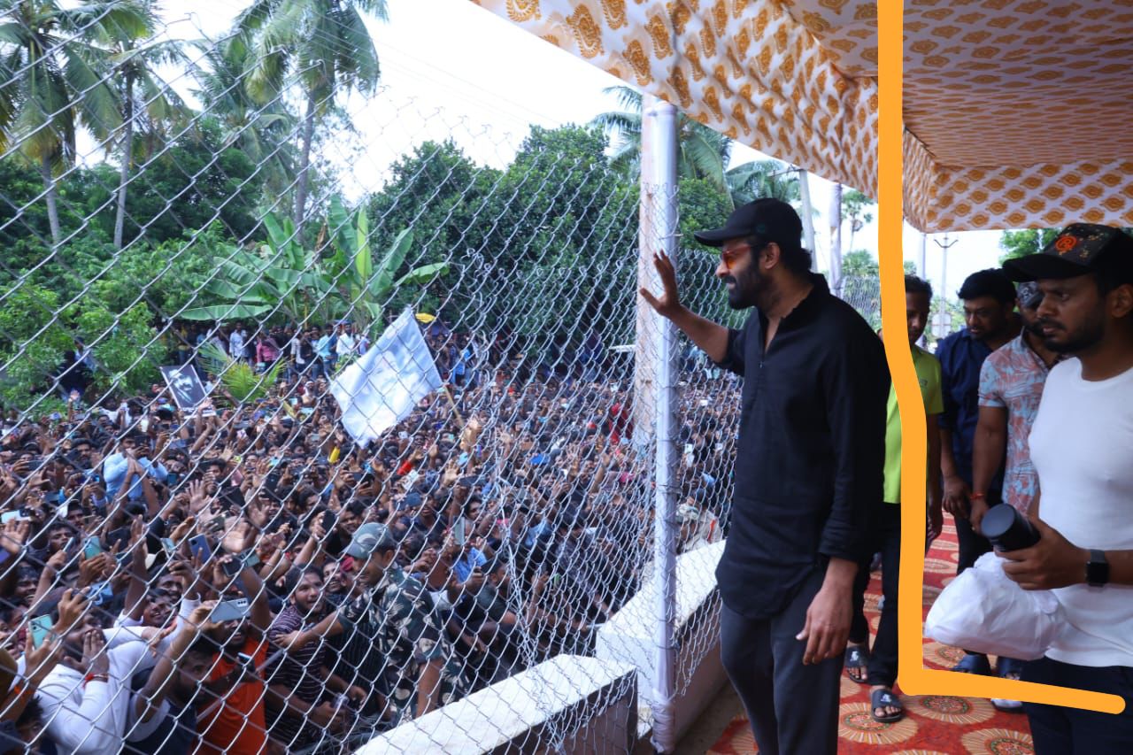 వైరల్ : టన్నుల్లో భారీ వెరైటీస్ ఆహారం ఏర్పాటు చేసిన ప్రభాస్.!