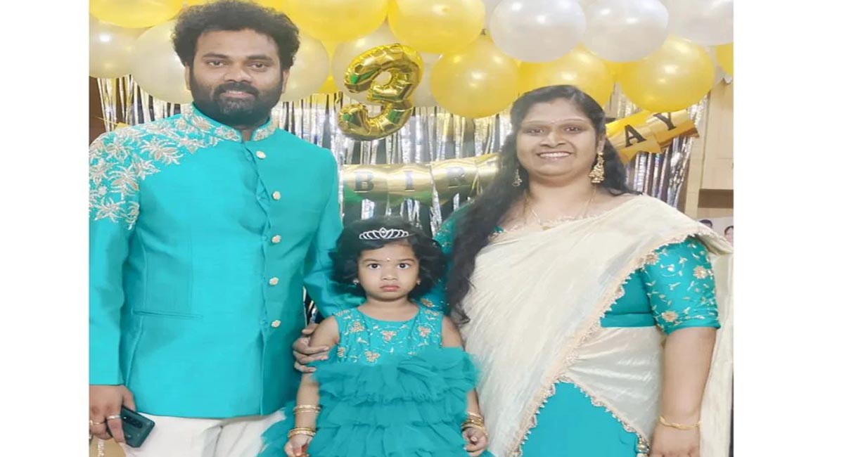 కమెడియన్ రాంప్రసాద్ ఫ్యామిలీ ఫోటోలను ఎప్పుడైనా చూశారా.. వైరల్ అవుతున్న ఫ్యామిలీ ఫొటోస్!