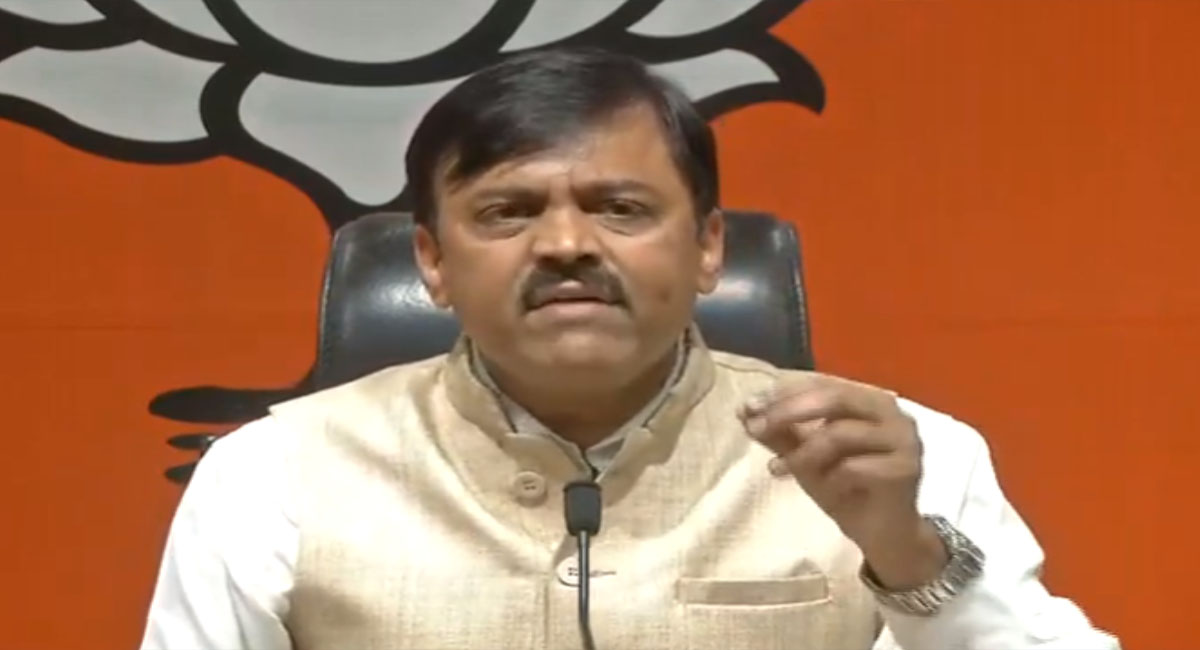 బీజేపీ నేతలు ఒకే మాటపై నిలబడరా.. ఆ విషయంపై క్లారిటీ ఇచ్చేయొచ్చుగా!