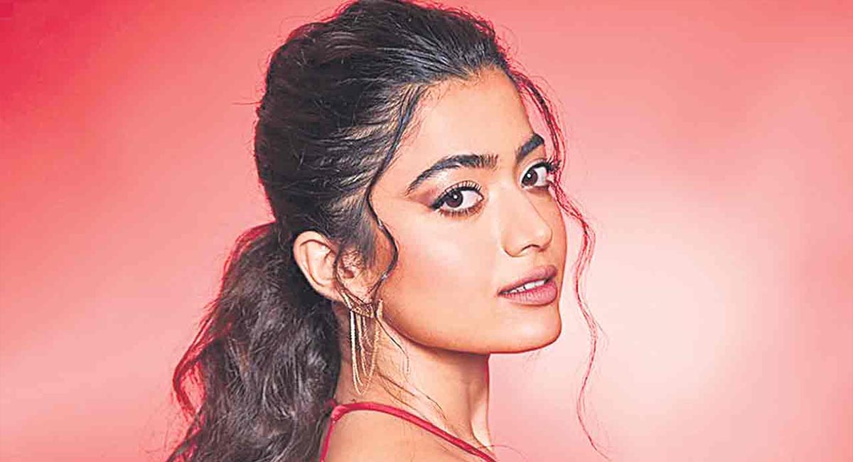 ఆ విషయంలో బాలీవుడ్ సినిమాలలో ఇబ్బంది పెడుతున్న రష్మీక..?