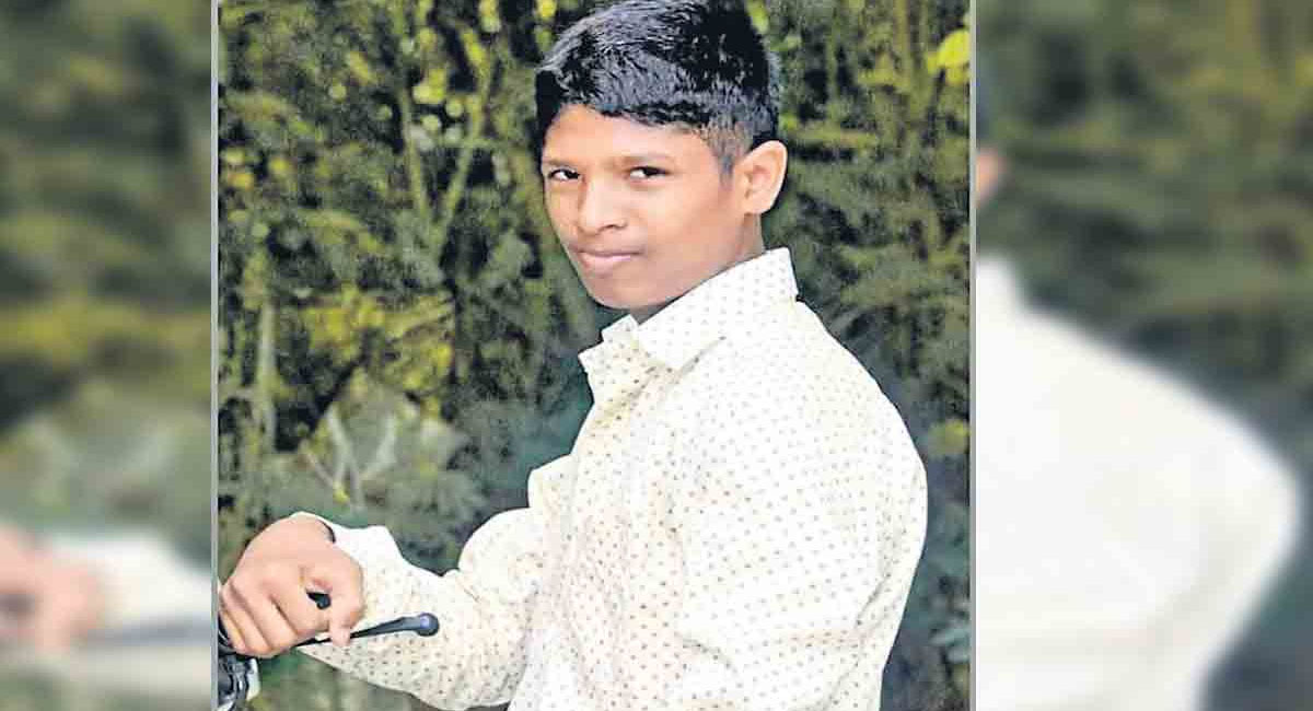 కళాశాలకు వెళుతూ మృత్యు ఒడికి చేరిన విద్యార్థి… కన్నీరు మున్నీరవుతున్న తల్లిదండ్రులు!