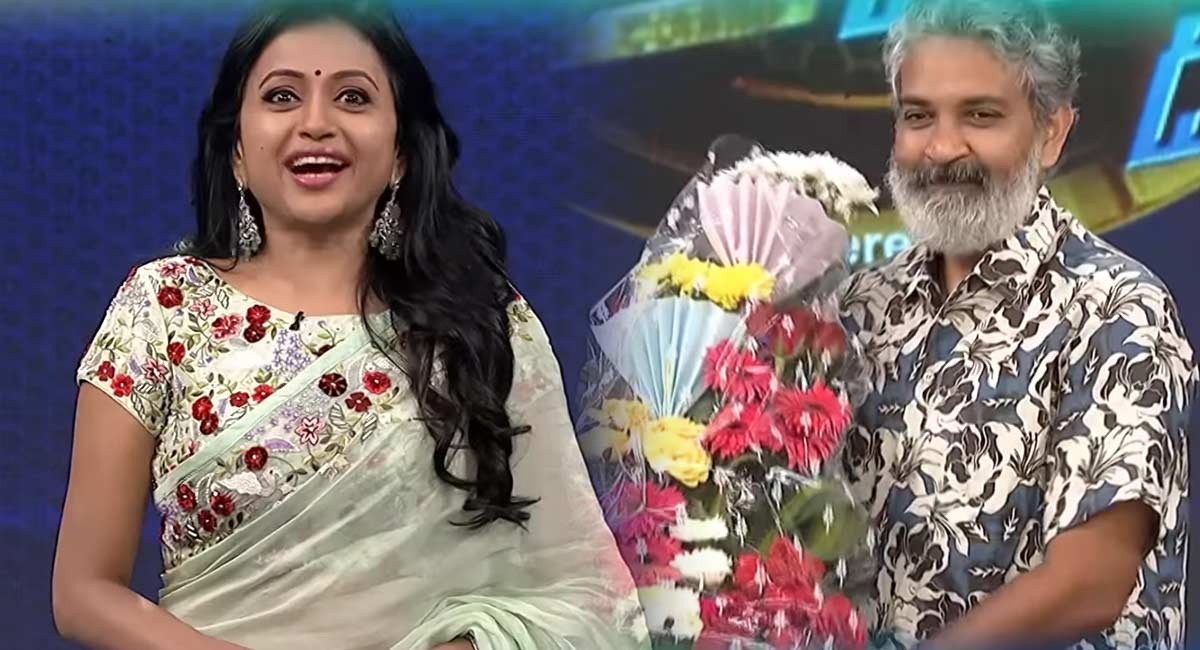 రాజమౌళి ఏంటి సుమను అలా గిల్లేసాడు.. క్యాష్ షోలో సందడి చేసిన బ్రహ్మాస్త్ర టీమ్!