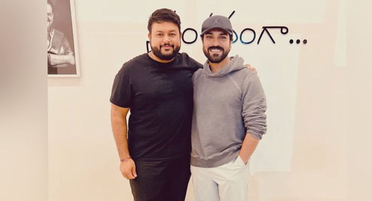 ఒక్క ట్వీట్ తో రెండు సినిమా అప్డేట్స్ ఇచ్చిన తమన్.. వైరల్ అవుతున్న ట్వీట్!