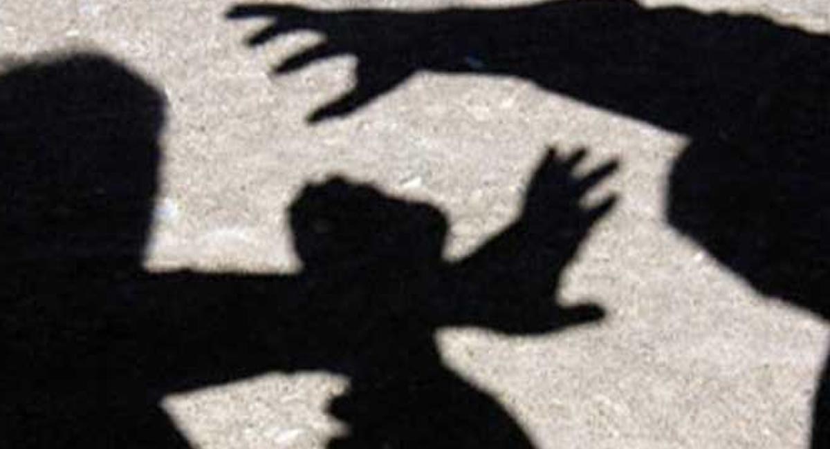 ఉత్తరప్రదేశ్ లో దారుణం.. భర్త పిలుస్తున్నాడని నమ్మించి వివాహితపై సామూహిక అత్యాచారం?