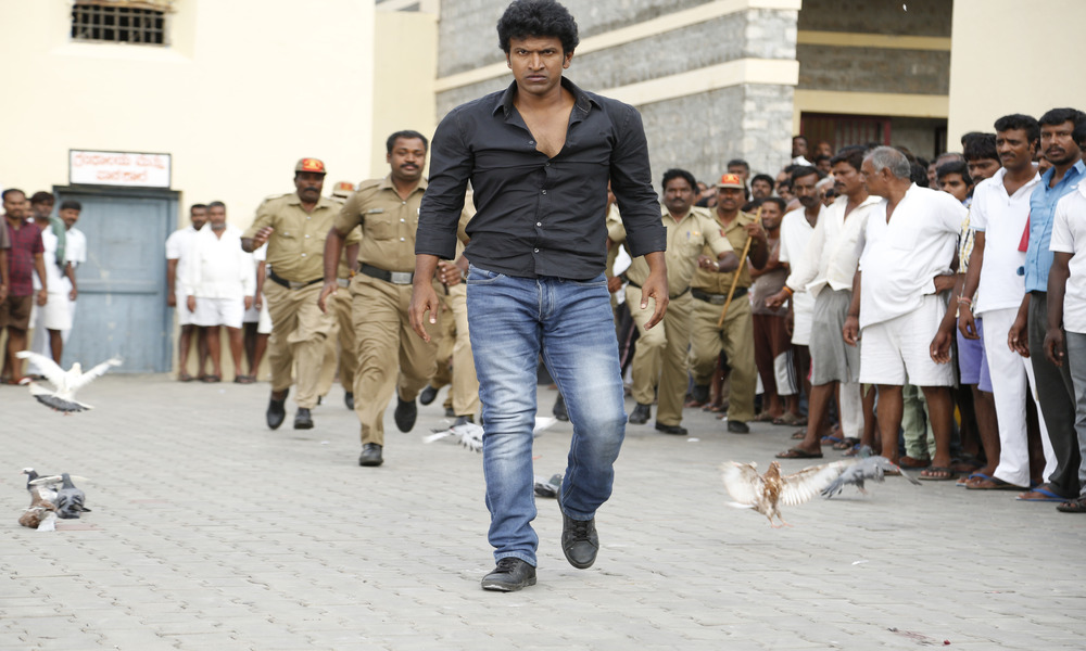 కన్నడ పవర్‌స్టార్ పునీత్ రాజ్‌కుమార్ యాక్షన్ ఎంటర్‌టైనర్ ‘సివిల్ ఇంజనీర్’ టీజర్ విడుదల