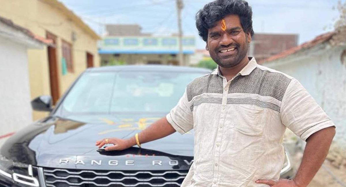 రేంజ్ రోవర్ కొనుగోలు చేసిన బిత్తిరి సత్తి.. ధర తెలిస్తే షాక్ అవ్వాల్సిందే!