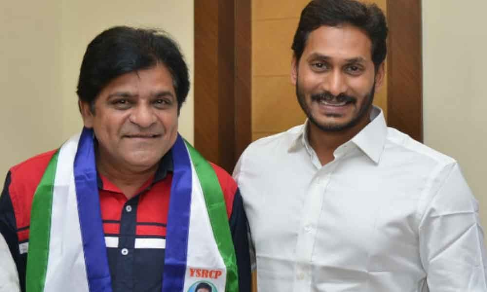 ఆలీ తర్వాత అతడికి కీలక పదవి కట్టబెట్టిన వై ఎస్ జగన్.!