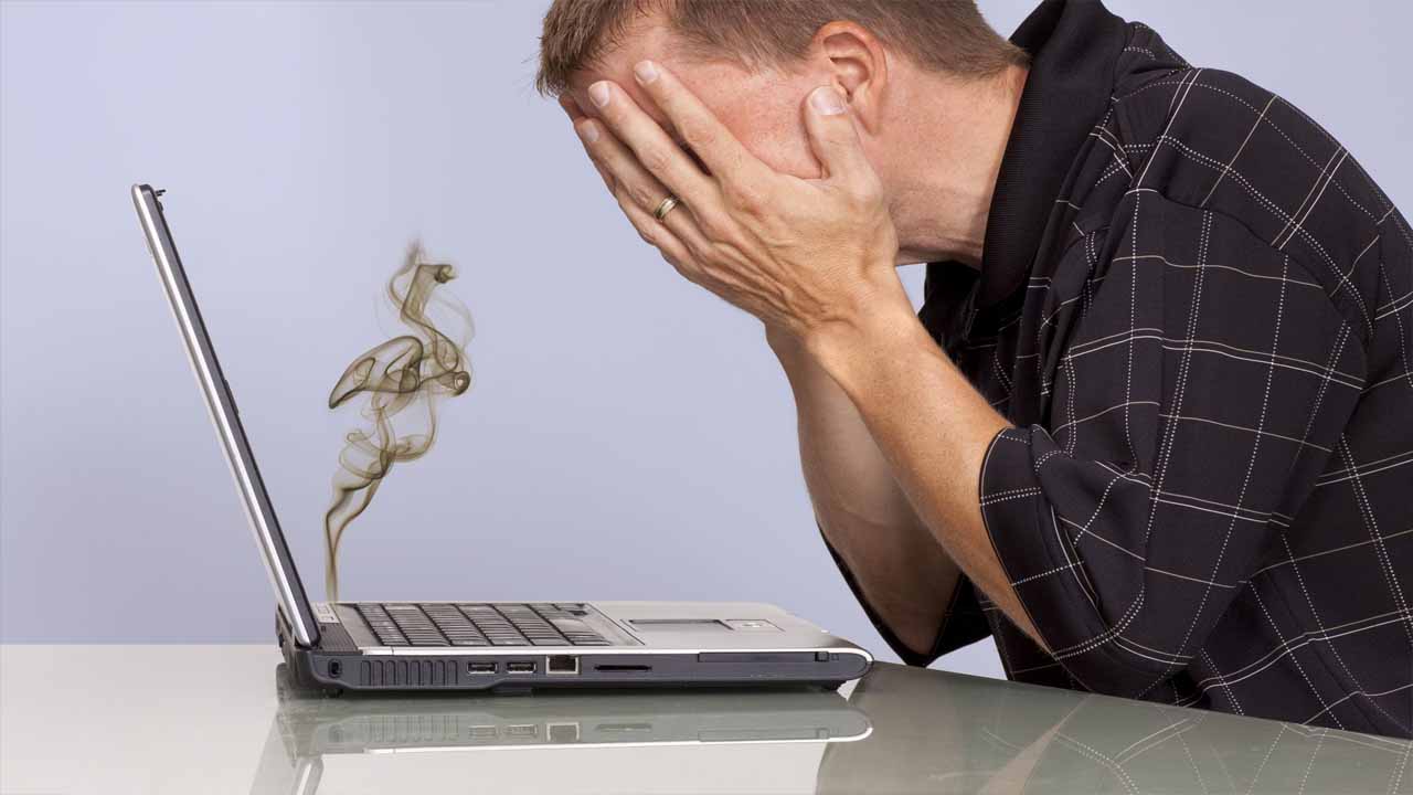 కంప్యూటర్, ల్యాప్ టాప్ వాడేవాళ్లకు షాకింగ్ న్యూస్.. అలా వాడితే ఇన్ని సమస్యలా?