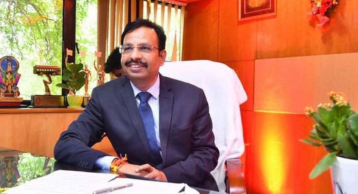 ఆర్టీసీ ఎండీ సజ్జనార్‌కు తప్పిన ప్రమాదం స్వల్ప గాయాలతో బయటపడిన సజ్జనార్?