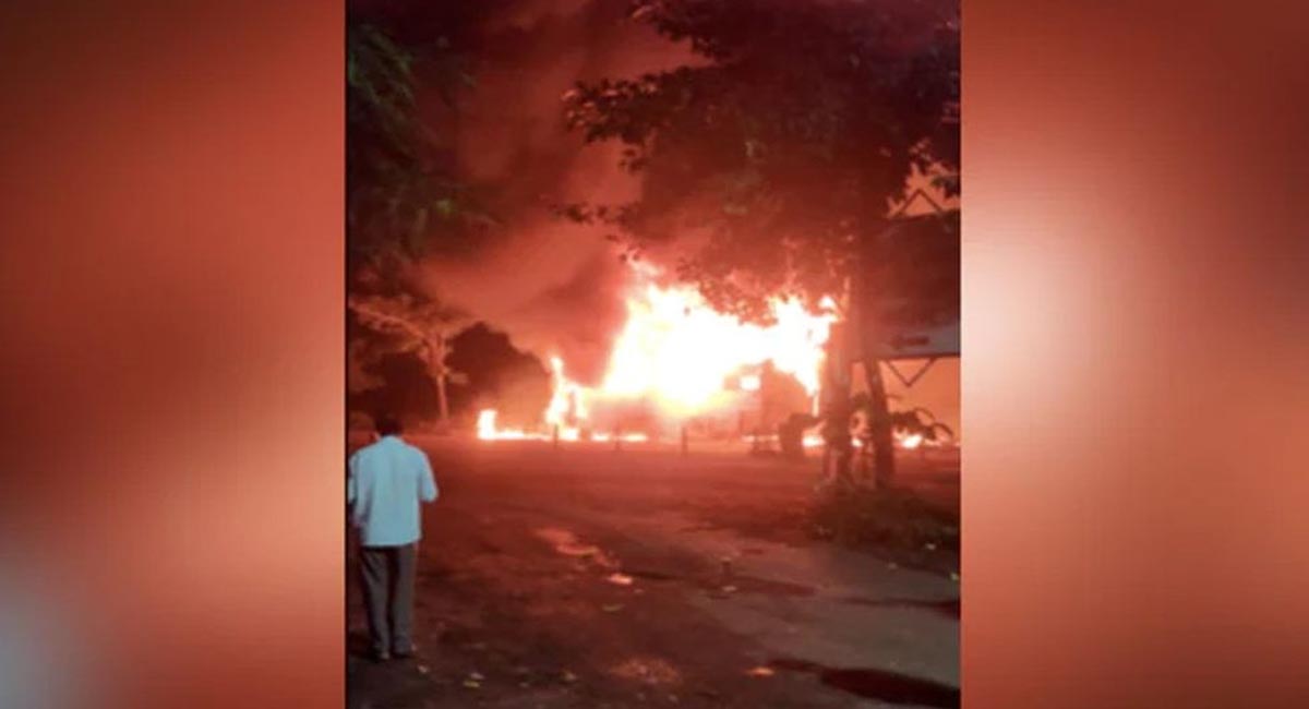 అకస్మాత్తుగా బస్సులో వ్యాపించిన మంటలు.. పదిమంది సజీవ దహనం!