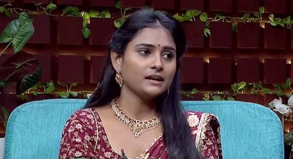 నన్ను అలా అంటే ఇంటర్వ్యూ అని కూడా చూడను..  యాంకర్ శివకి వార్నింగ్ ఇచ్చిన ఆరోహి..?