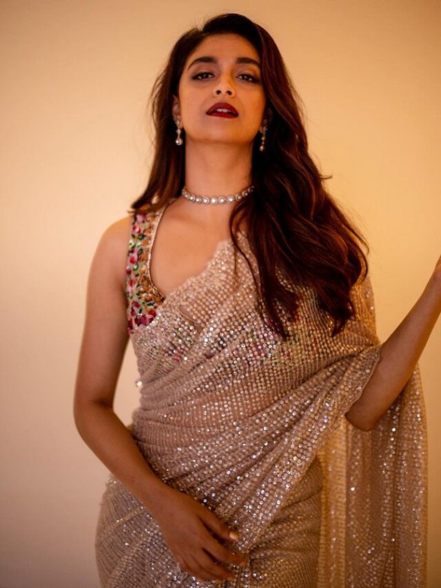 Keerthy Suresh Looks Beautiful in Saree