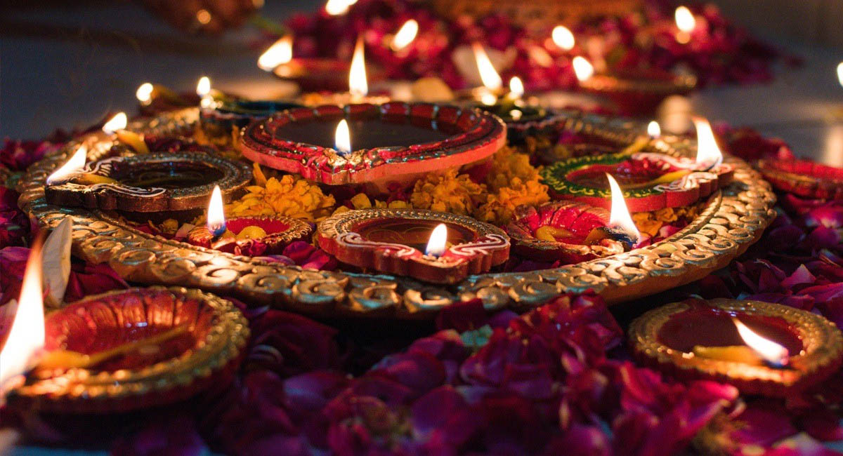 రెండు రోజులుగా వచ్చిన దీపావళి అమావాస్య.. ఏ రోజు జరుపుకోవాలంటే…?