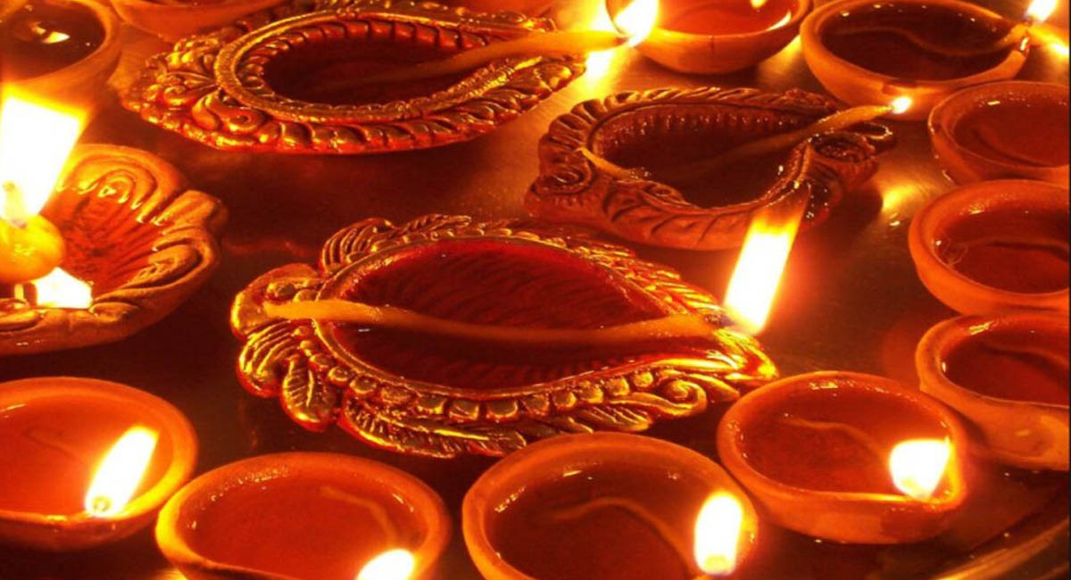 దీపావళి స్పెషల్..ఈ ఐదు వస్తువులను ప్రధాన ద్వారం వద్ద ఉంచితే చాలు లక్ష్మీదేవి అనుగ్రహం మీపైనే?