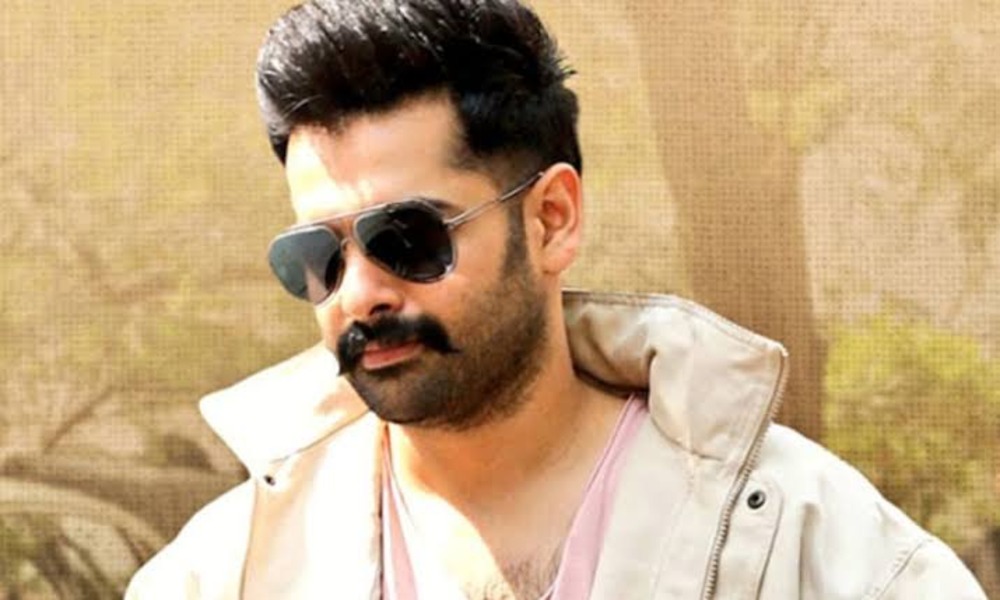 ఆ ప్లాప్ బాలీవుడ్ హీరోతో రామ్ రిస్క్ చేస్తున్నాడా?