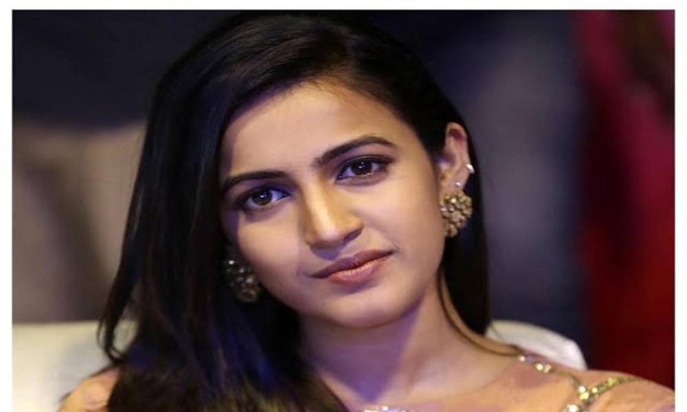 నిహారిక పై మెగా ఫాన్స్ ఫైర్